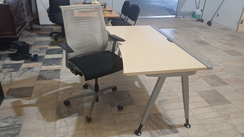 Secretarias e Cadeiras para Escritório