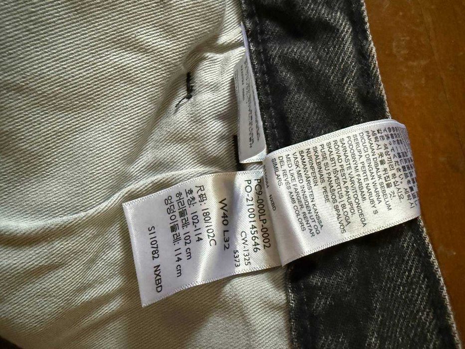 Нові джинси Levis.