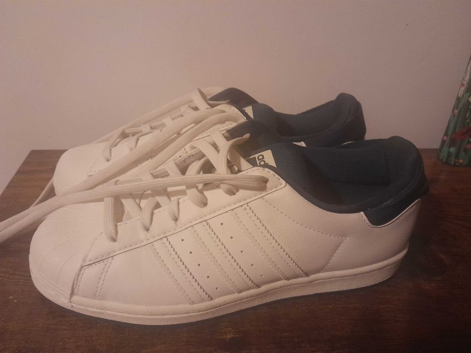 Nowe buty sportowe Adidas