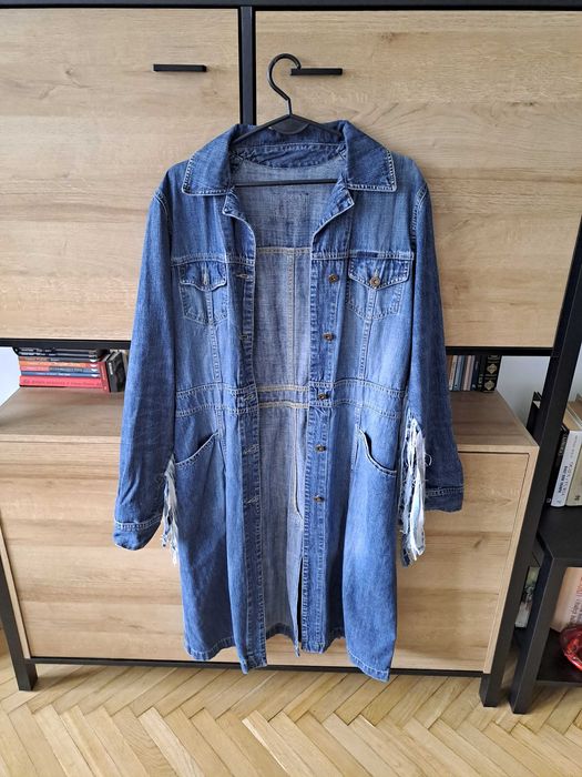 Zjawiskowy płaszcz jeansowy