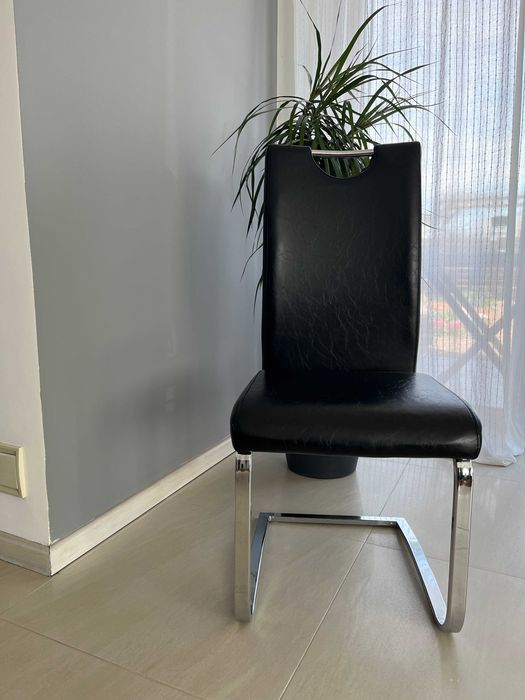 Krzesła do jadalni / salonu – 4 sztuki – czarna ekoskóra, chrom