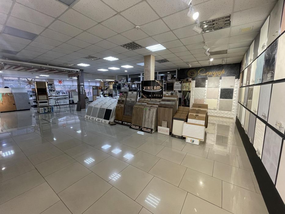 Фасадне приміщення в центрі міста, 2 поверх 180 м2