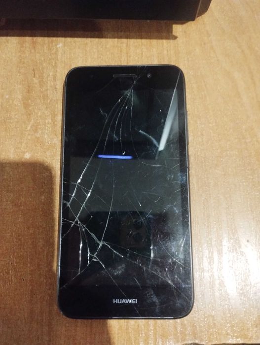 Телефон Huawei старий