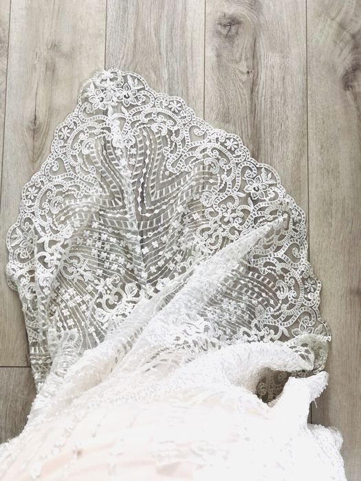 Suknia ślubna rybka koronkowa