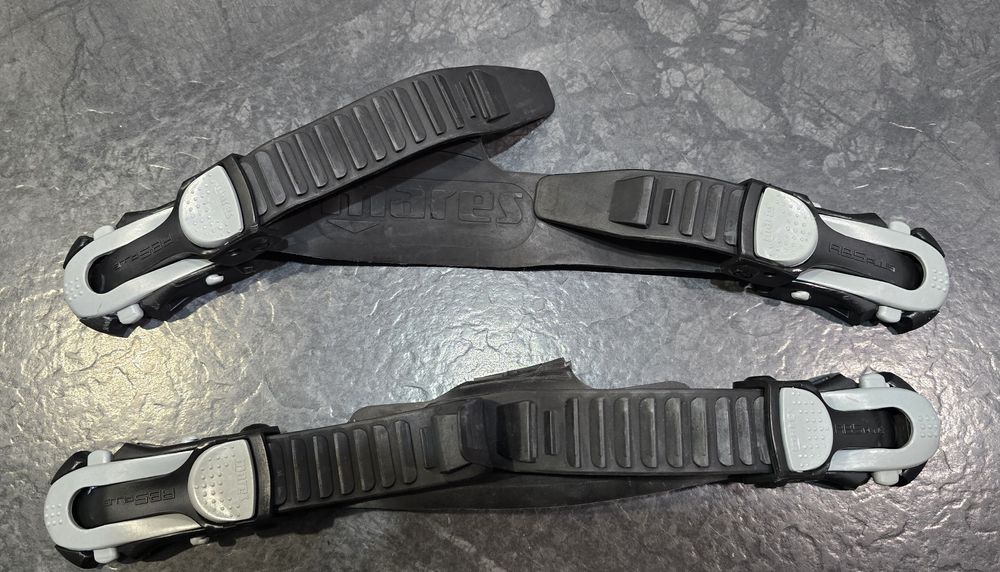 Klamry do płetw Mares 2 sztuki