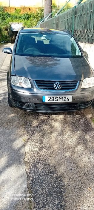 VW touran 1900 à Direita matrícula Portuguesa