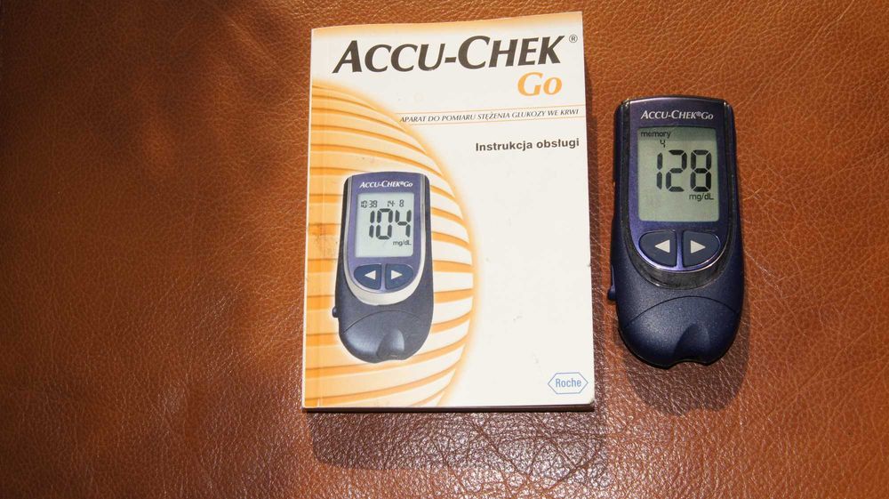 Glukometr „Accu-Chek Go” z nakłuwaczem, instrukcją,