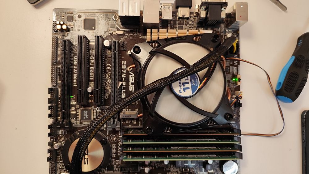 Материнська плата ASUS Z97M-PLUS (Socket 1150, Intel Z97, M.2 NVMe)