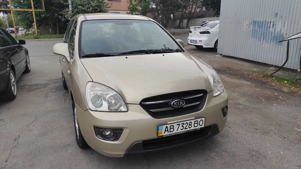 автомобіль Kia Carens 2,0