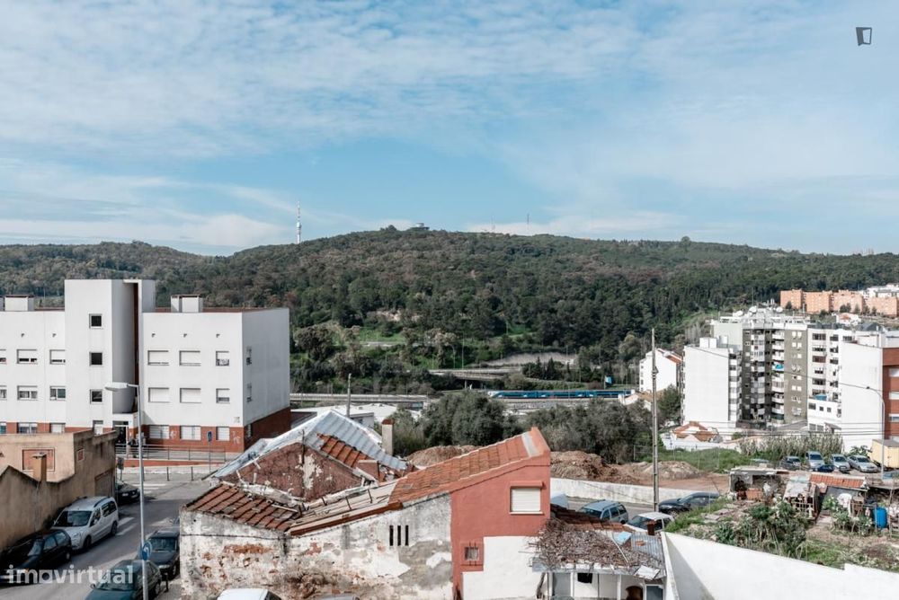 Quarto - localizado em Campolide Lisbon