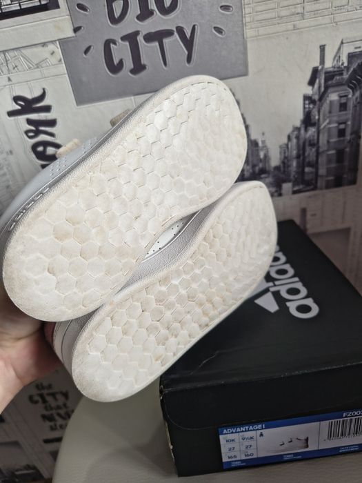 Кросівки дівчачі Adidas (27 розмір)