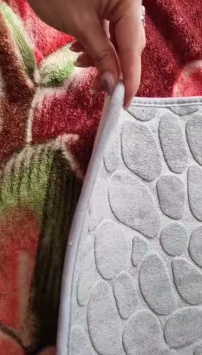 Коврик в ванную комнату или в туалет 60/40см очень хорошего качества