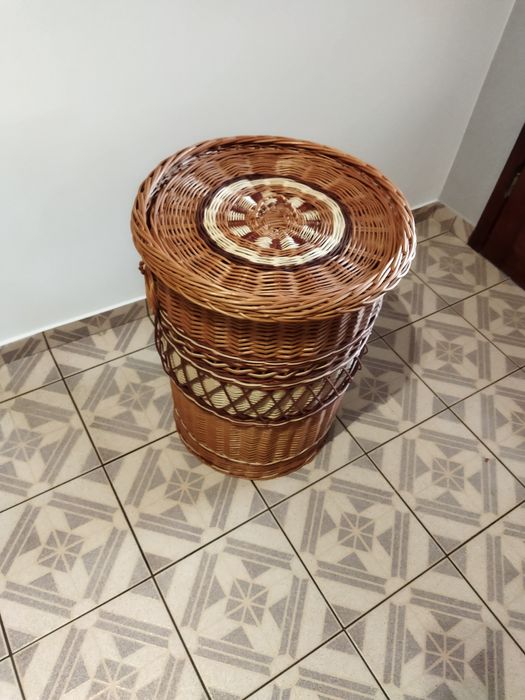 Kosz wiklinowy z pokrywą