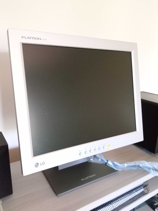 Computador Pentium IV vintage + monitor, acessórios