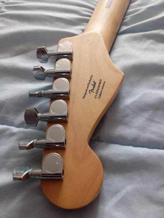 Guitarra Elétrica Squier Stratocaster Branca – Em Bom Estado