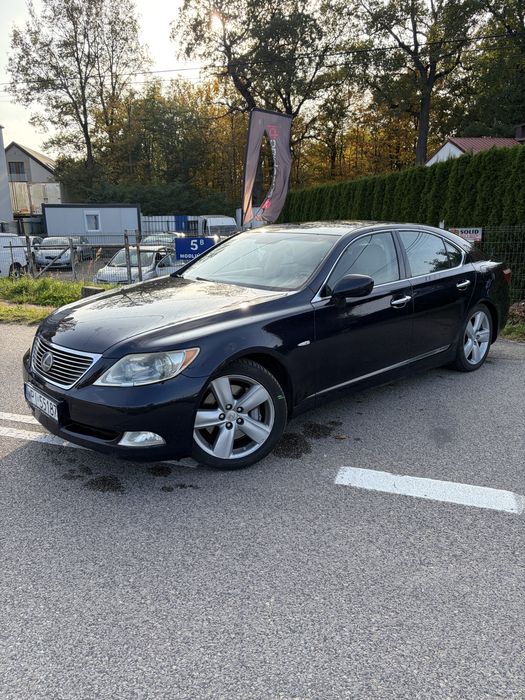Lexus LS