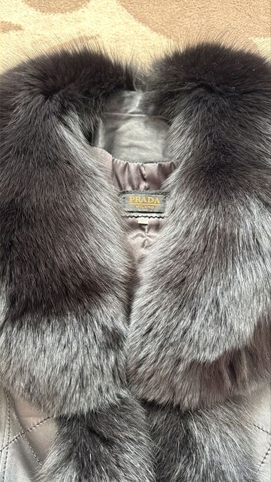 Продам шкіряну куртку Prada з натуральним песцем