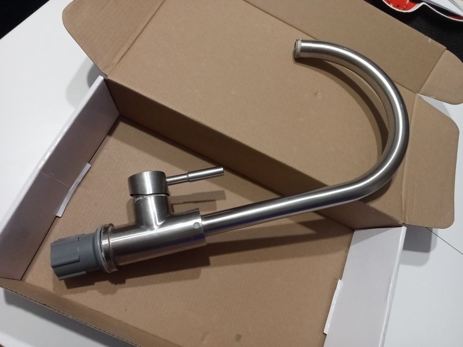 Kran kuchenny Deante duży.