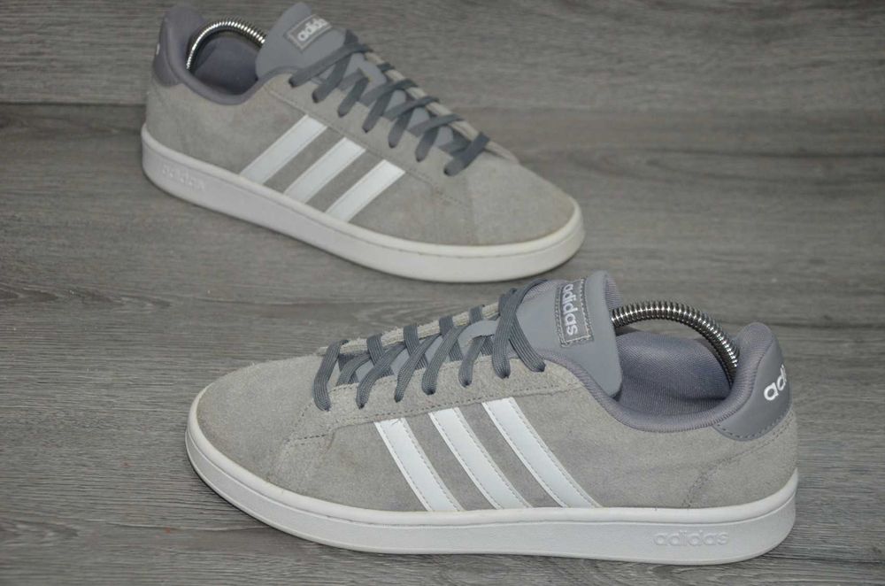 Продам кросівки замша Фірма Adidas Grand Court.