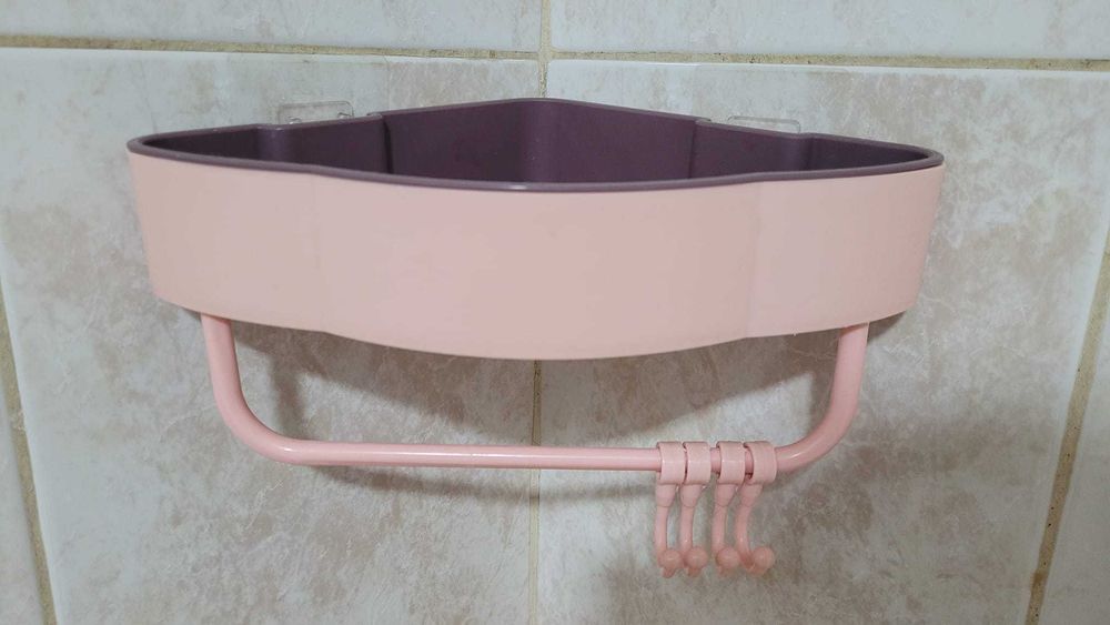 Prateleira de banheiro triangular