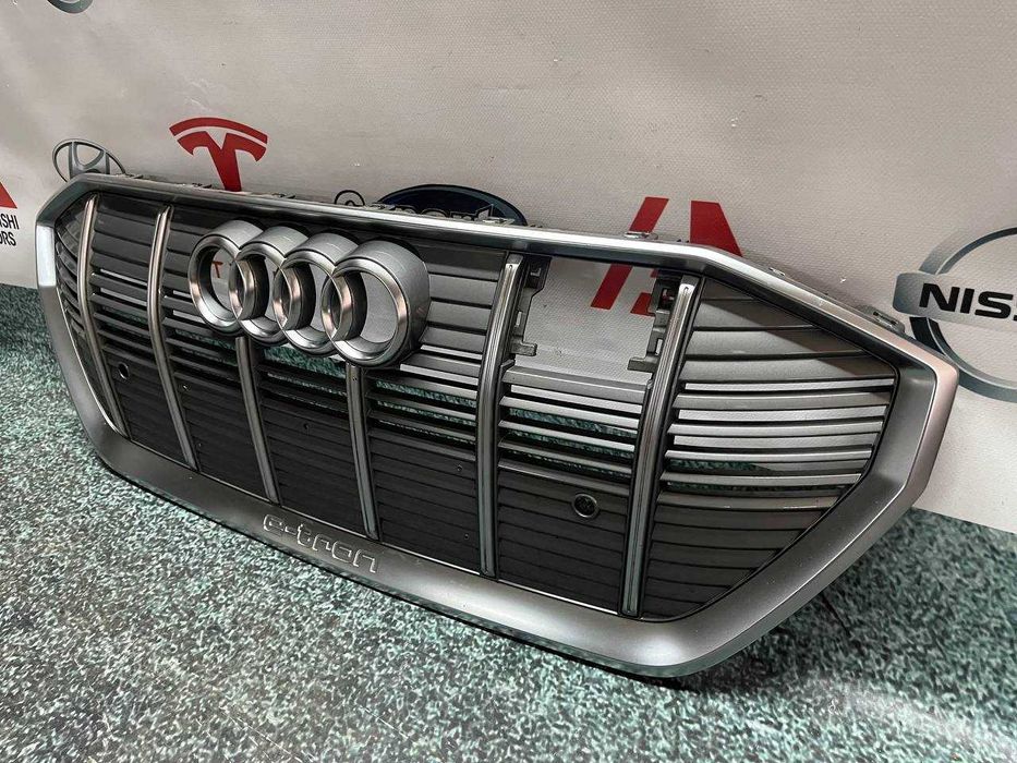 Audi e-etron 4ke 4ke853651 решітка радіатора оригінал