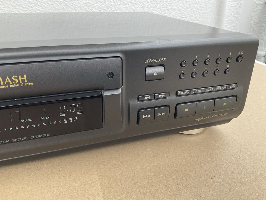 CD Technics SL-PS770D.