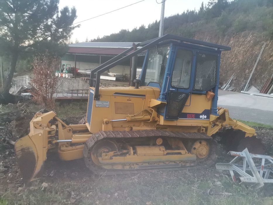 Máquina de rastos Komatsu D37