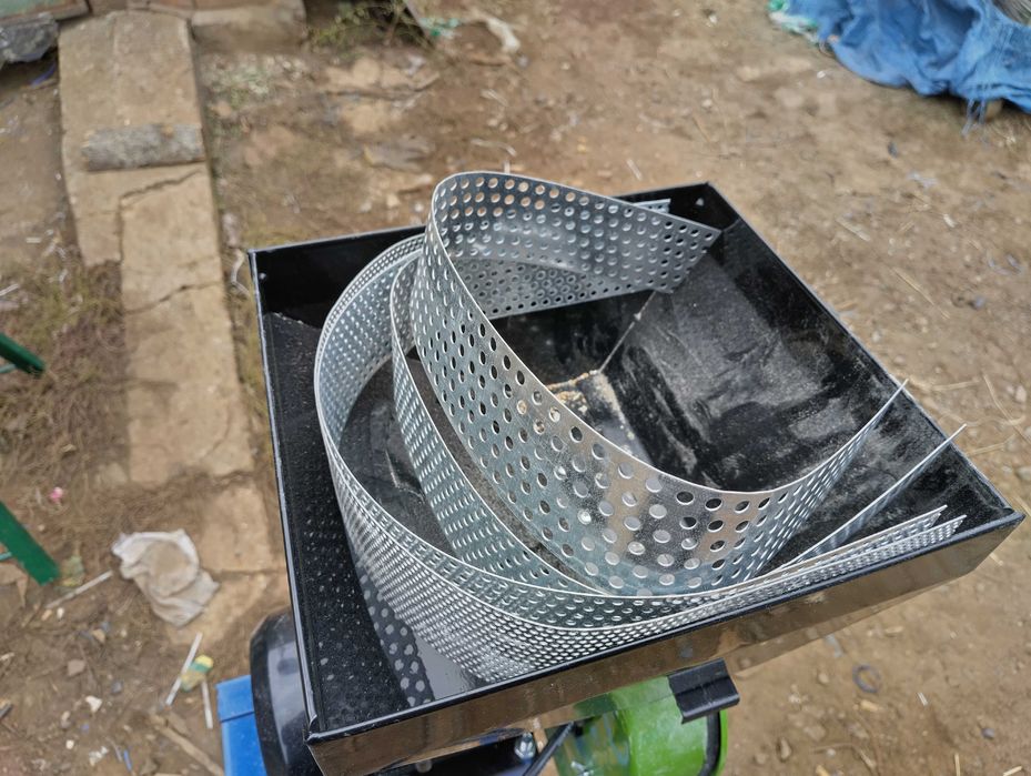 Доступний Млин Млинок ДКУ на зерно 2.5 квтх2850об/хв220вольт-250кг\год