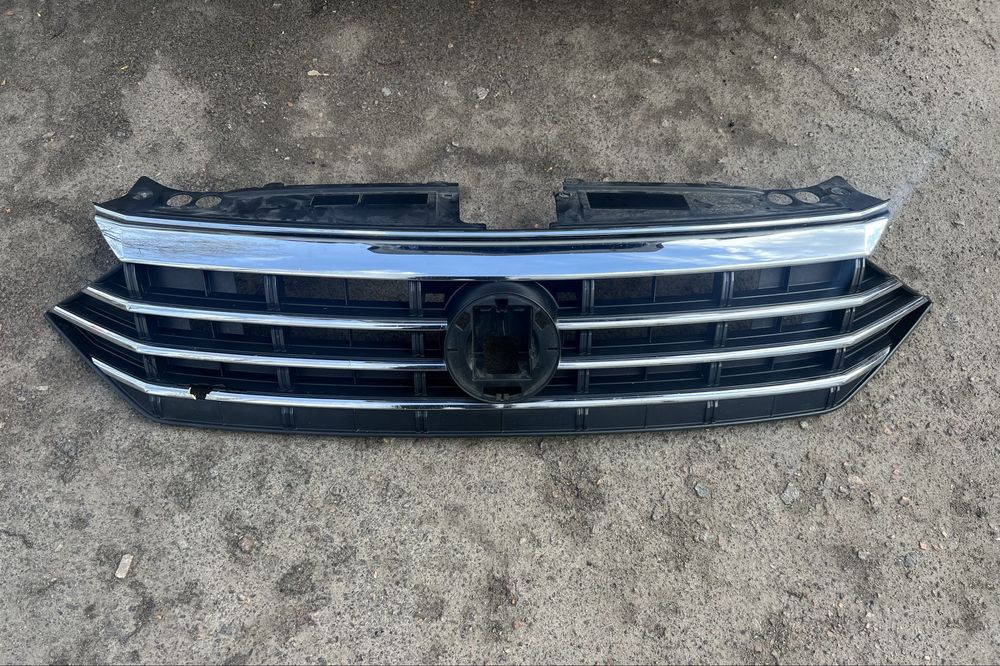 Решетка радиатора Jetta mk 7