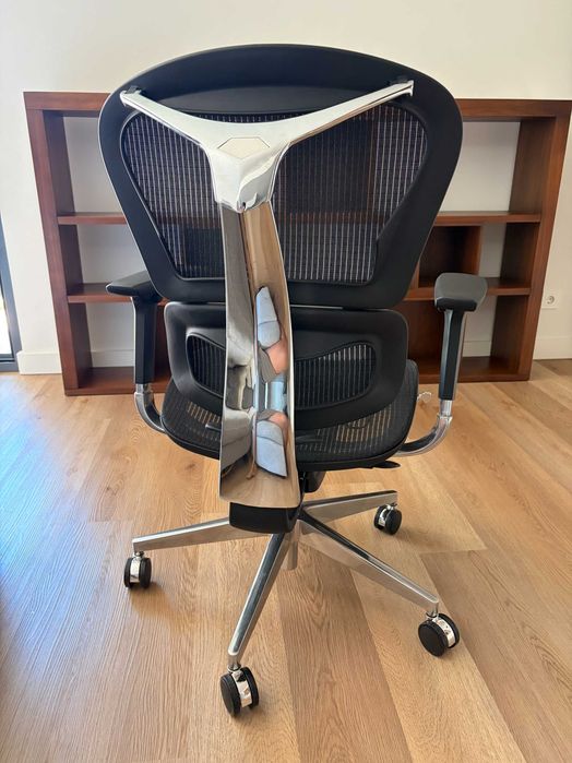 Cadeira de Escritório Ergonómica Ajustável e em Muito Bom Estado