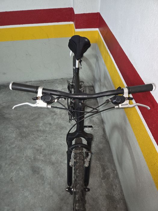 Bicicleta BTT de adulto