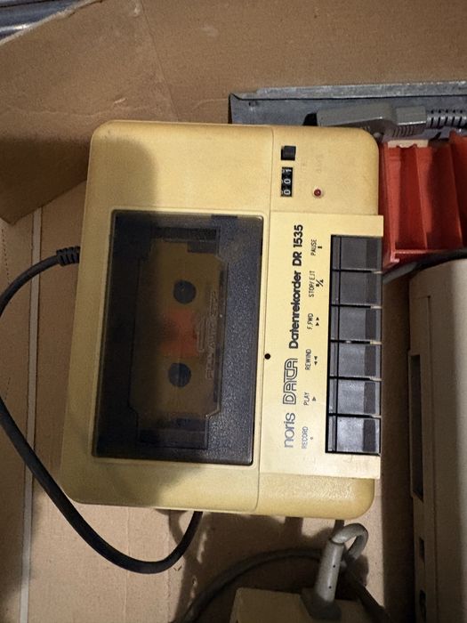 commodore 64 C plus zasilacz i magnetofon
