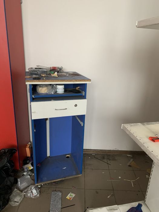 Стелажі металеві, шафи, тумби