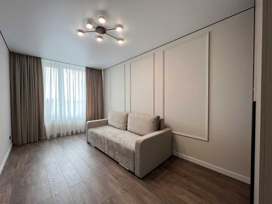 Укомплектована двокімнатна з видом на гори