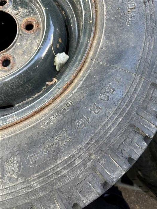 Land Rover jantes ferro e Pneus 235x85x16 - 25% Desconto