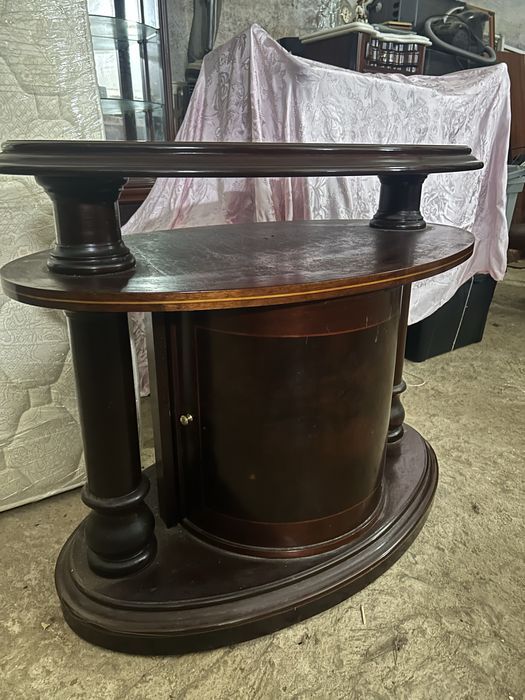 Móvel de apoio com bar