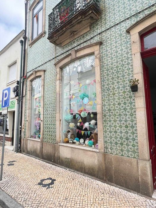 Venda de Negócio de produtos da terra no centro da cidade de Ovar