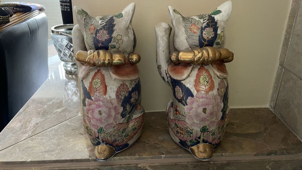 Gatos Maneki-neko em louca chinesa