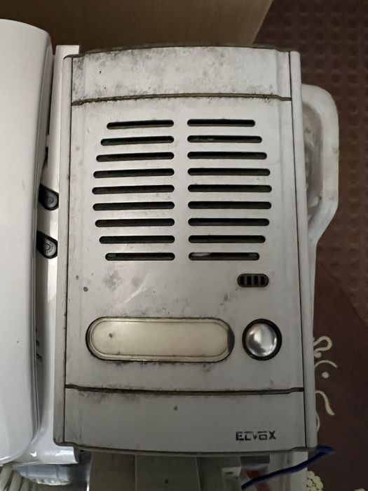 Campainha com 2 telefones.