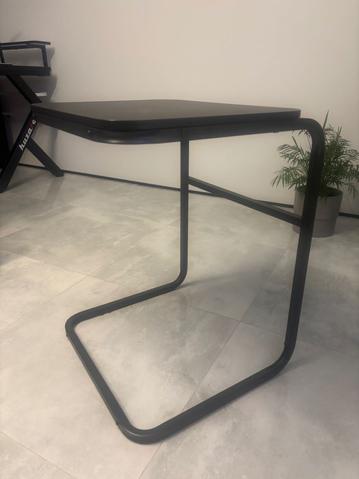 Stolik pomocniczy pod laptop