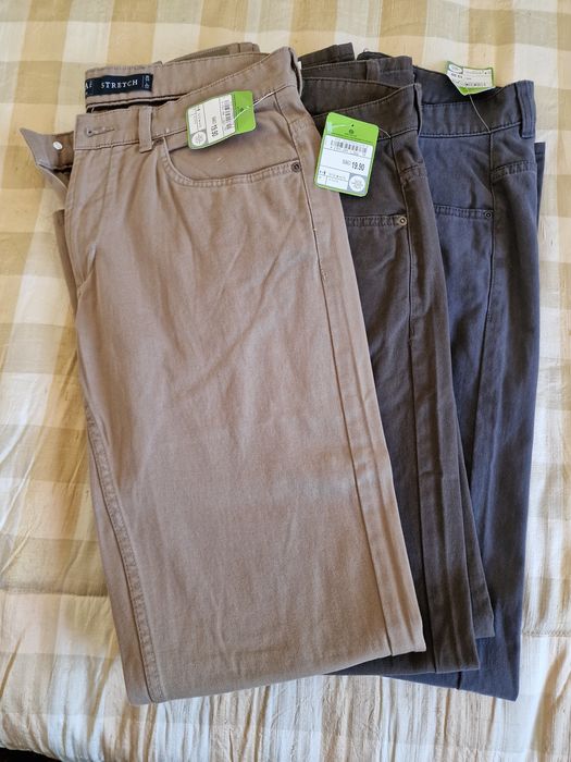 Conjunto de 3 pares de calças  novos