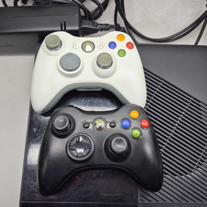 Konsola Xbox 360 2 pady Kinect 9 gier; Komis Jasło Igielna