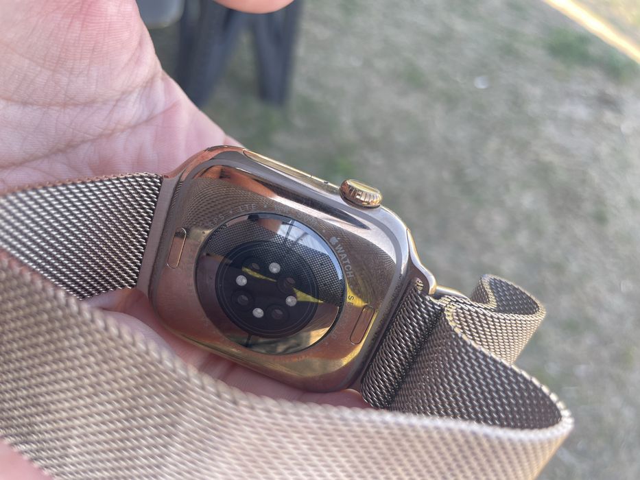Apple Watch Series 10 (GPS + Cellular)