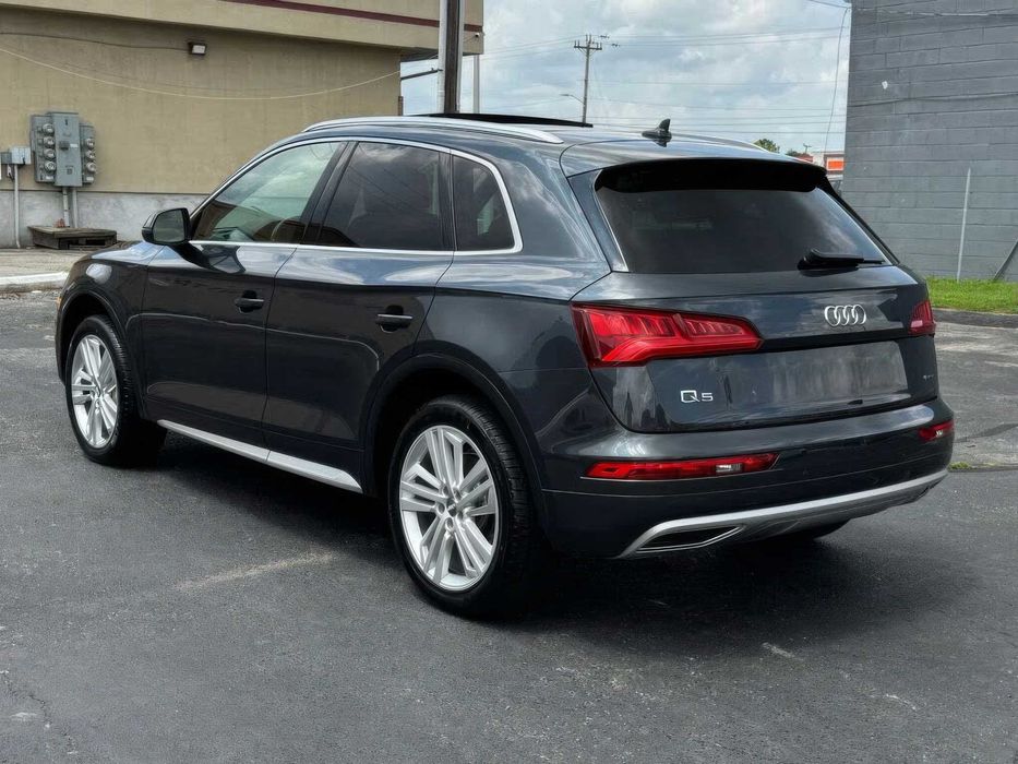 Audi Q5      2020