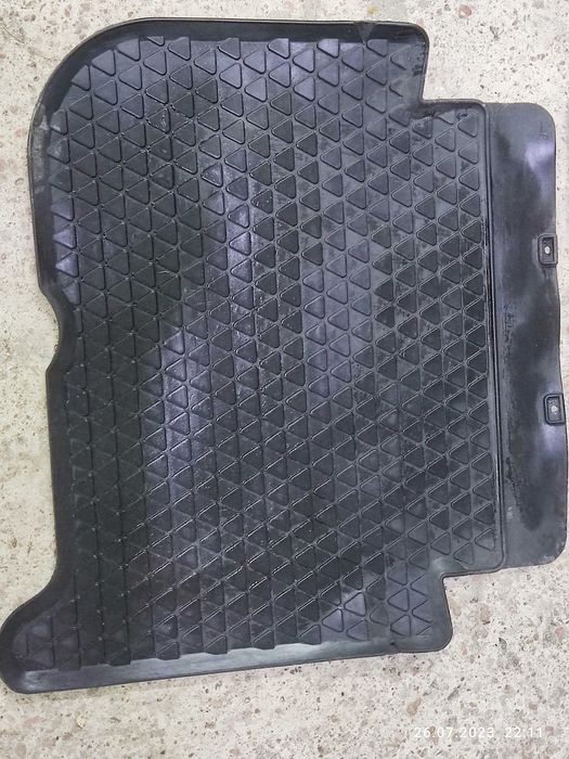 Килимки гумові VW TOURAN оригінал 1T1 061 502 2K1 061 502  2K1 061 505