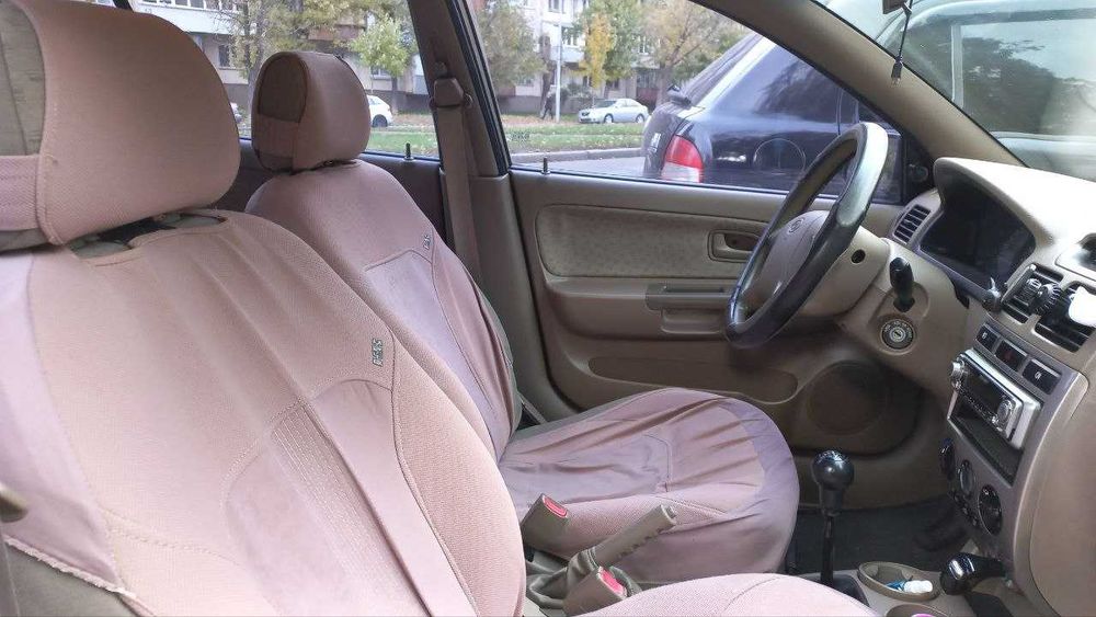 Автомобіль Kia Rio 2003 I покоління (FL)