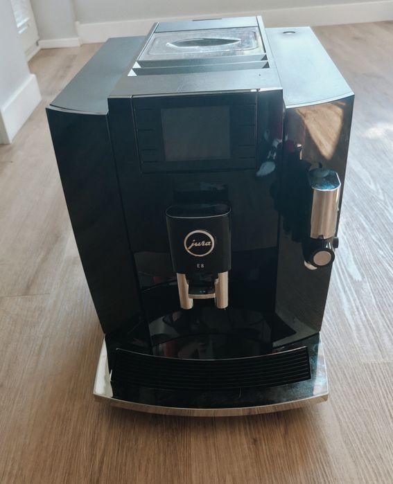 Jura E8 (EB) Piano Black - ekspres do kawy premium