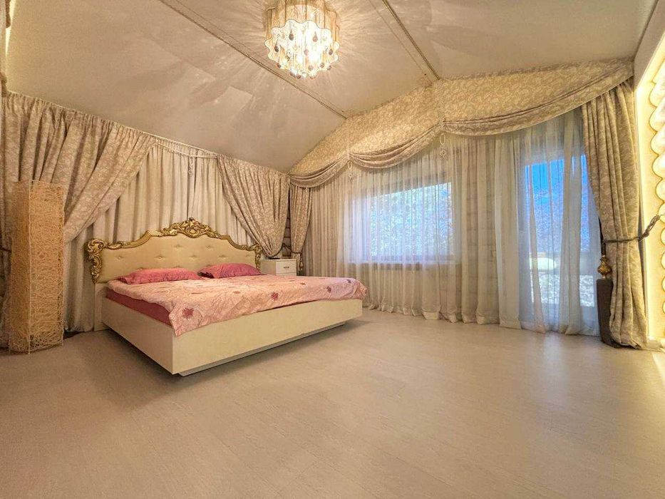 Продам дом в Новоселовке. Участок 25 сот. Солнечные панели. Бассейн.