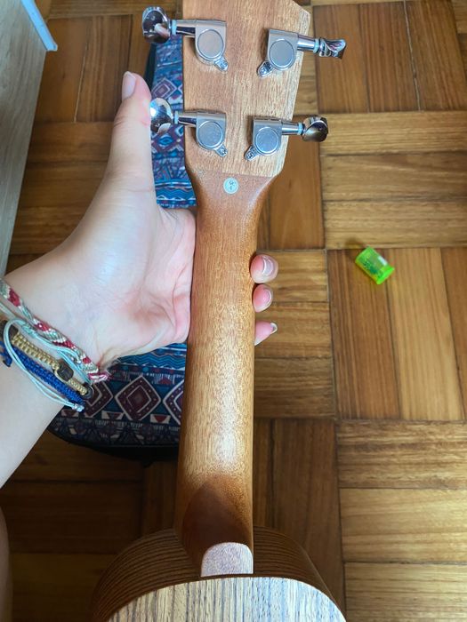 Ukelele +acessórios como novo