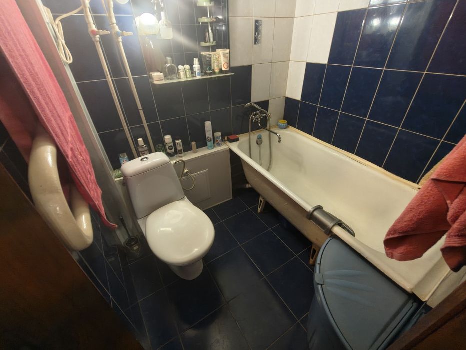 Продам двукімнатну квартиру на Стадіонному проїзді 8/3 44м2 5/5 CW